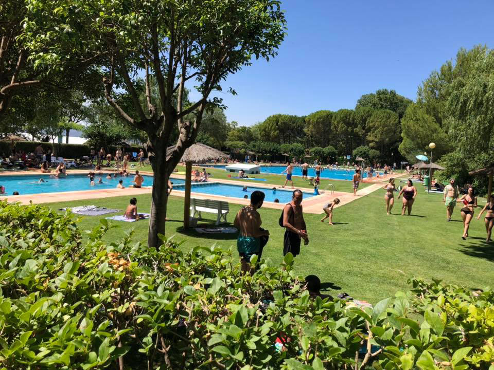 Piscina del Leyendas del Rock en Villena