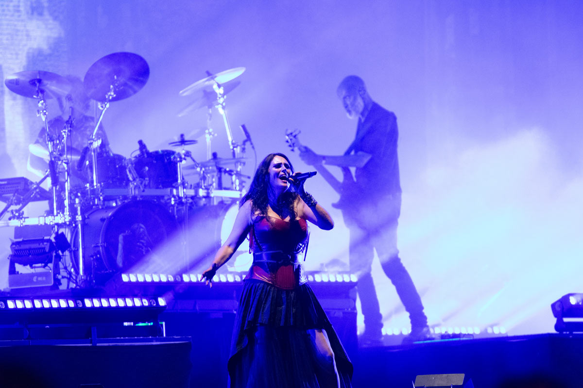 Within Temptation en directo durante Leyendas del Rock 2025